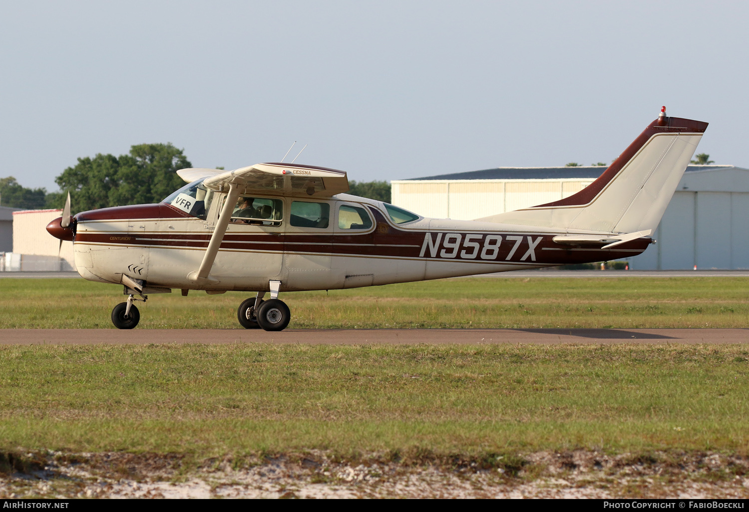 Aircraft Photo of N9587X | Cessna 210B | AirHistory.net #568463