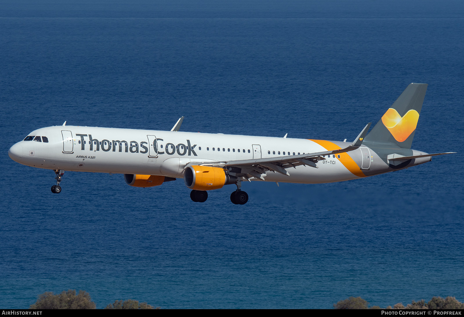 Aircraft Photo of OY-TCI | Airbus A321-211 | Thomas Cook Airlines | AirHistory.net #568480
