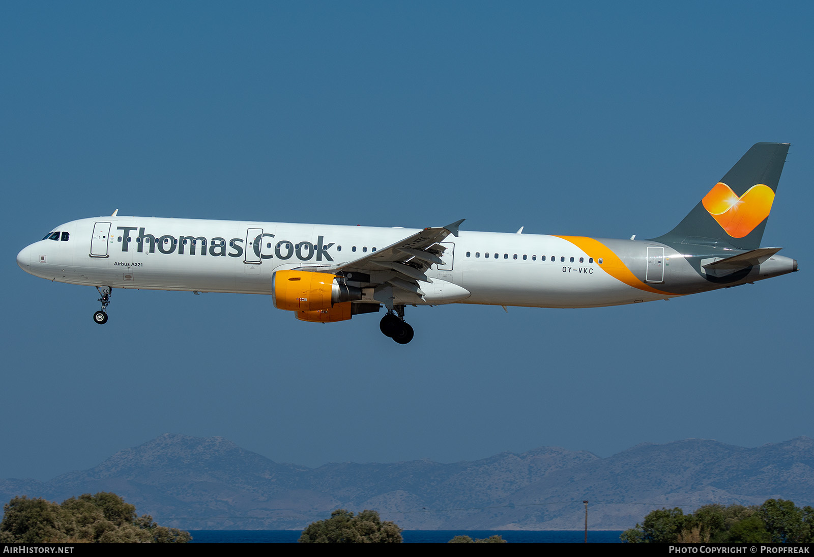 Aircraft Photo of OY-VKC | Airbus A321-211 | Thomas Cook Airlines | AirHistory.net #568481