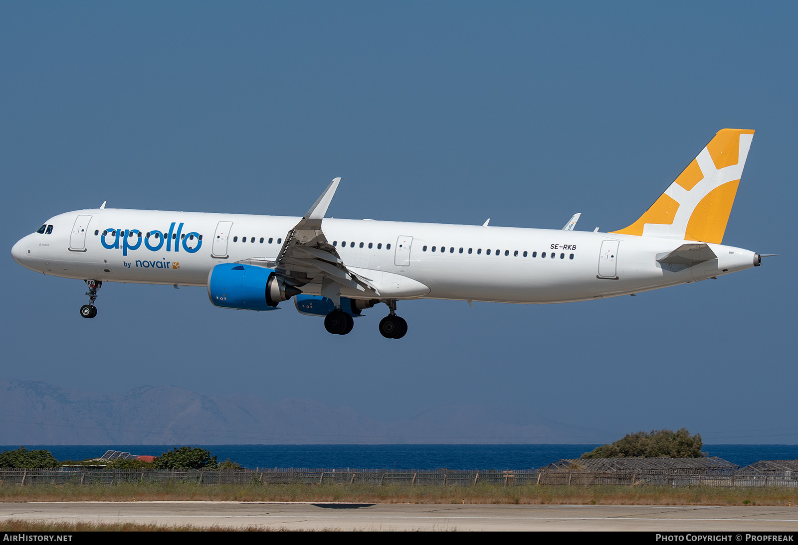 Aircraft Photo of SE-RKB | Airbus A321-251N | Apollo Travel | AirHistory.net #568495
