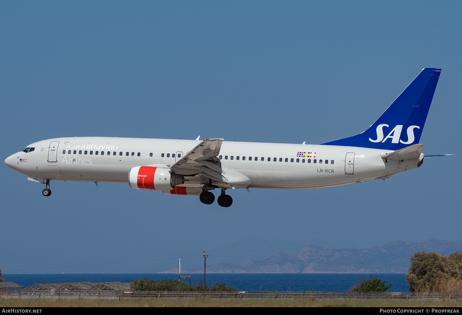 Aircraft Photo of LN-RCN | Boeing 737-883 | Scandinavian Airlines - SAS | AirHistory.net #568502