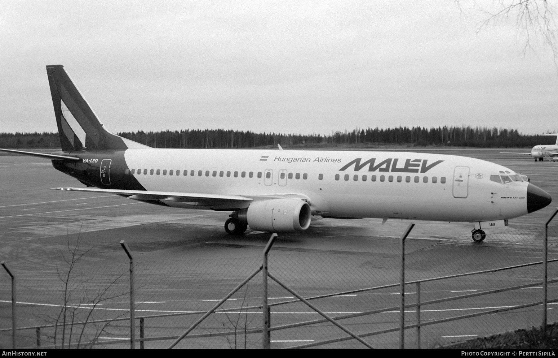 Aircraft Photo of HA-LEO | Boeing 737-4Y0 | Malév - Hungarian Airlines | AirHistory.net #568517