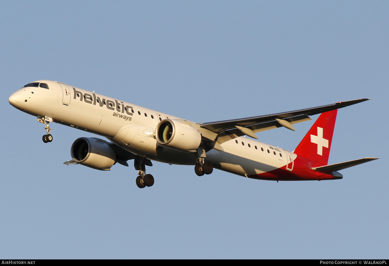 Aircraft Photo of HB-AZL | Embraer 195-E2 (ERJ-190-400) | Helvetic Airways | AirHistory.net #568533