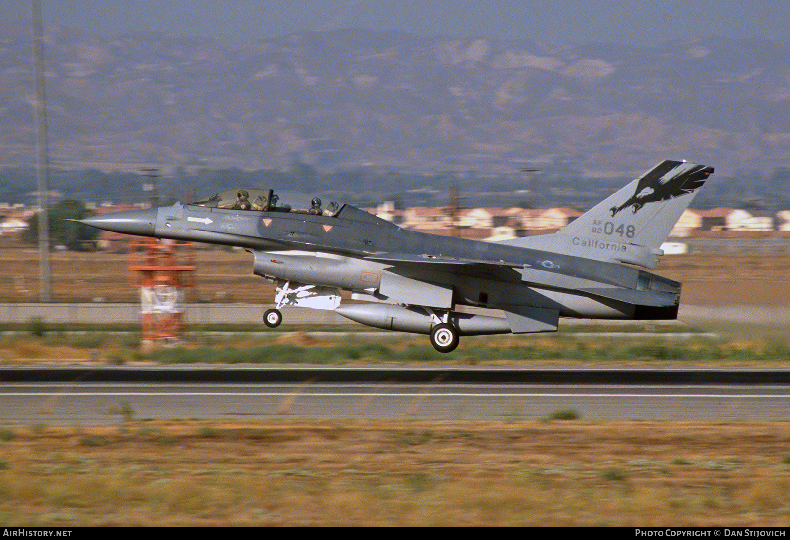 Aircraft Photo of 82-1048 / AF82-048 | General Dynamics F-16B Fighting Falcon | USA - Air Force | AirHistory.net #568606
