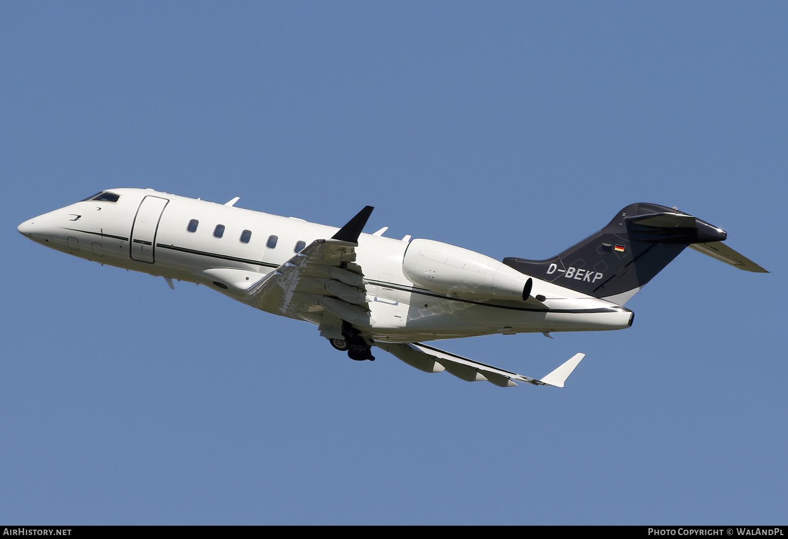 Aircraft Photo of D-BEKP | Bombardier Challenger 300 (BD-100-1A10) | AirHistory.net #568623