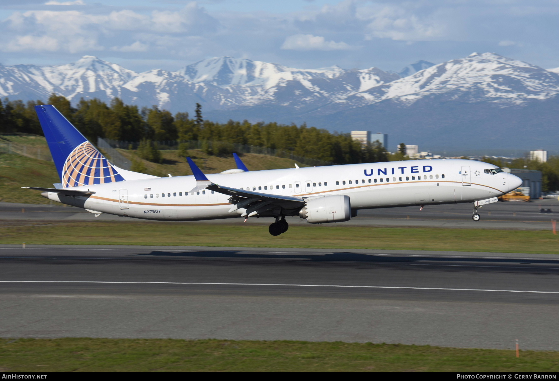 Aircraft Photo of N37507 | Boeing 737-9 Max 9 | United Airlines | AirHistory.net #568681