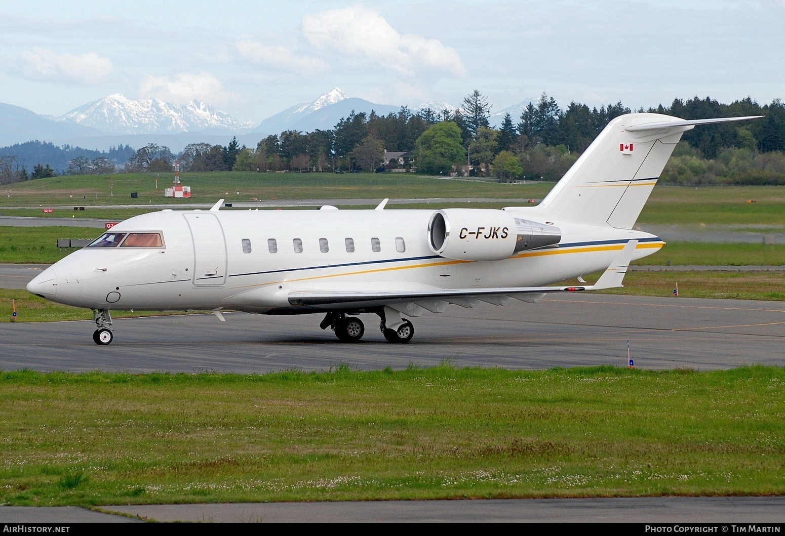 Aircraft Photo of C-FJKS | Bombardier Challenger 605 (CL-600-2B16) | AirHistory.net #568694