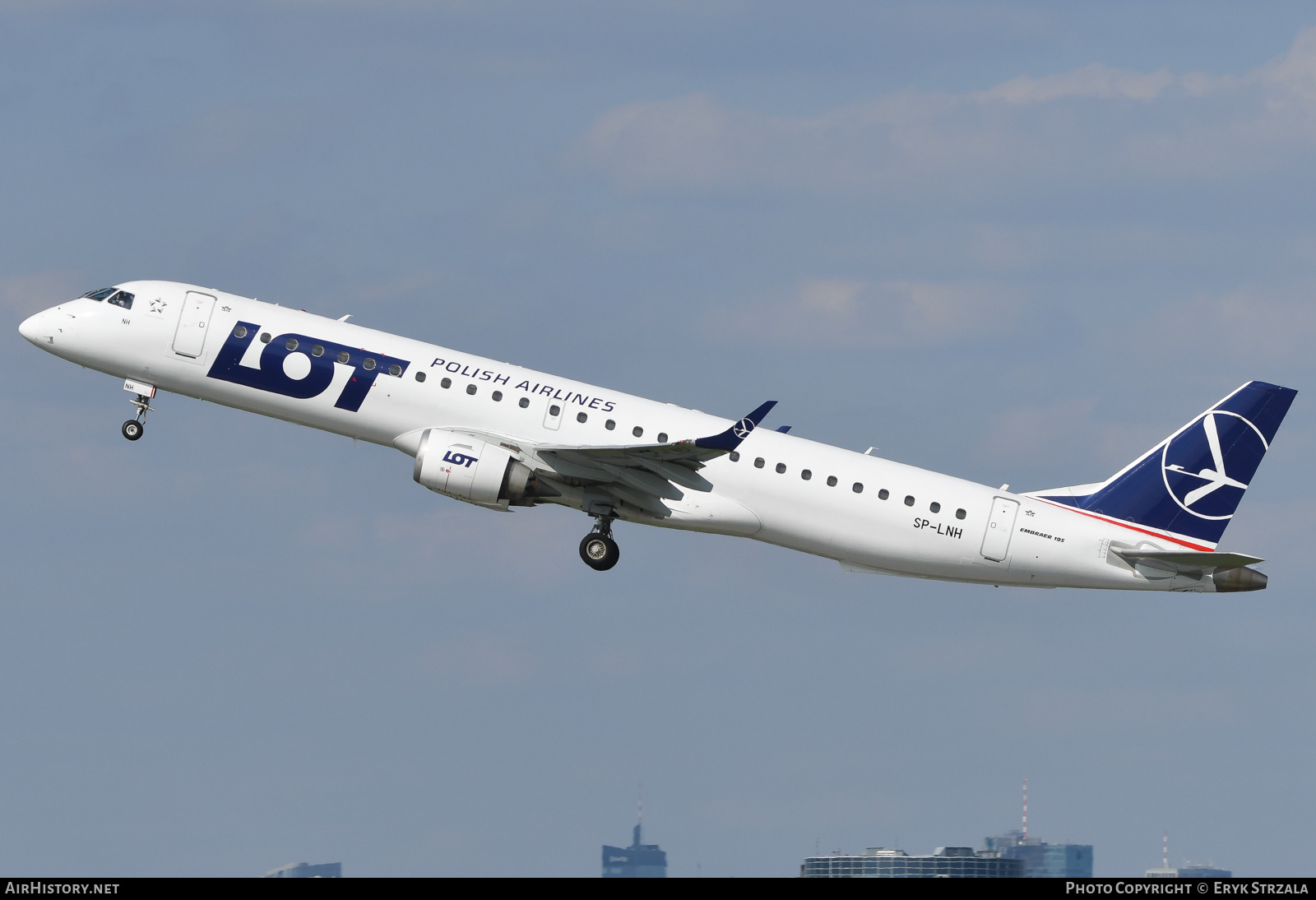 Aircraft Photo of SP-LNH | Embraer 195LR (ERJ-190-200LR) | LOT Polish Airlines - Polskie Linie Lotnicze | AirHistory.net #568758