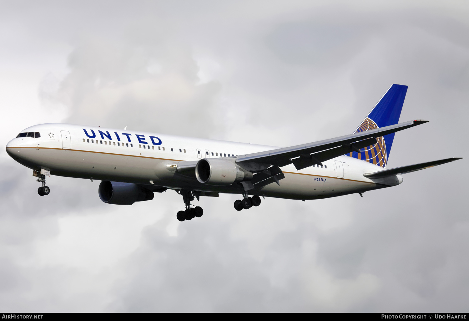 Aircraft Photo of N662UA | Boeing 767-322/ER | United Airlines | AirHistory.net #568773