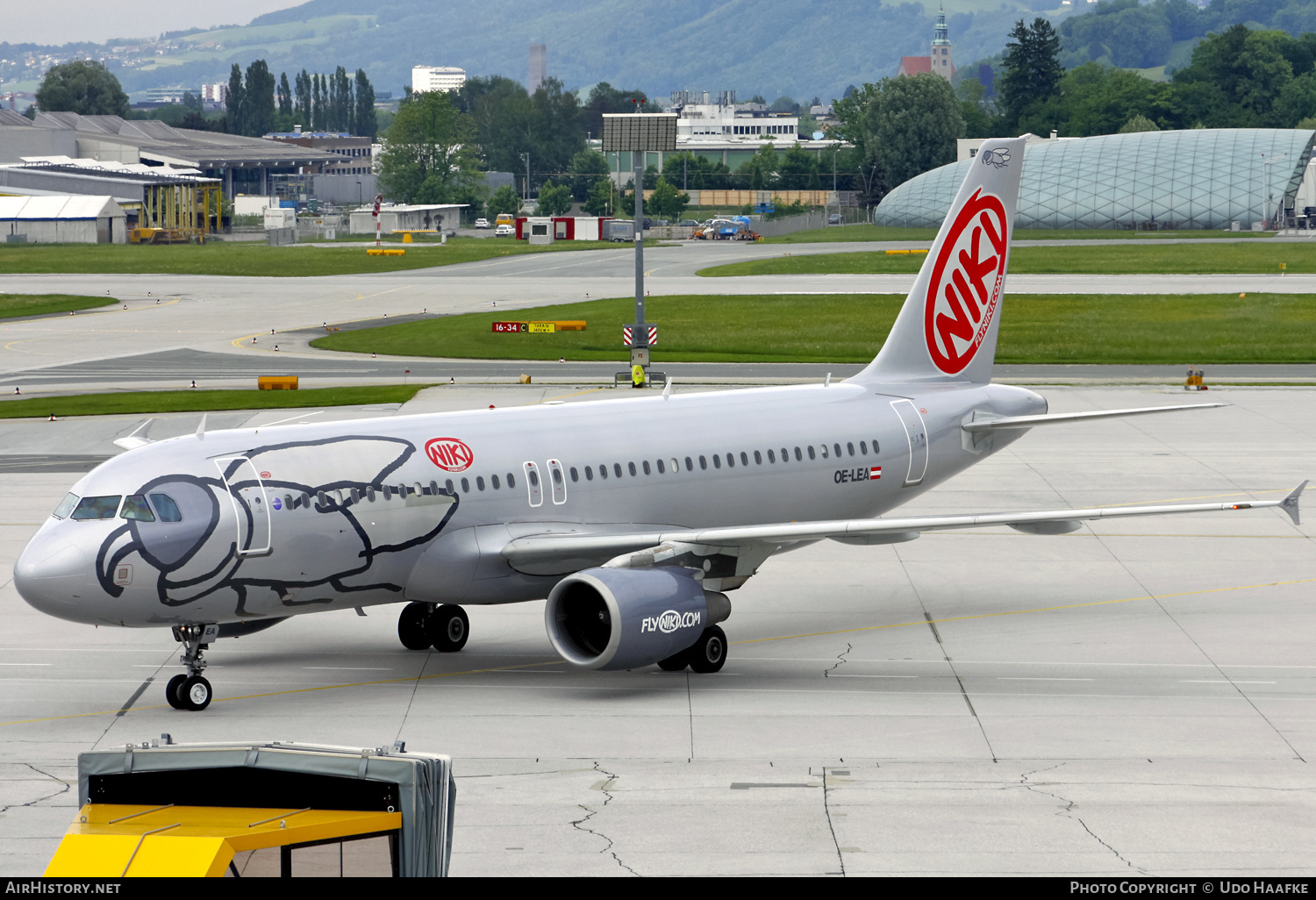 Aircraft Photo of OE-LEA | Airbus A320-214 | Niki | AirHistory.net #568775