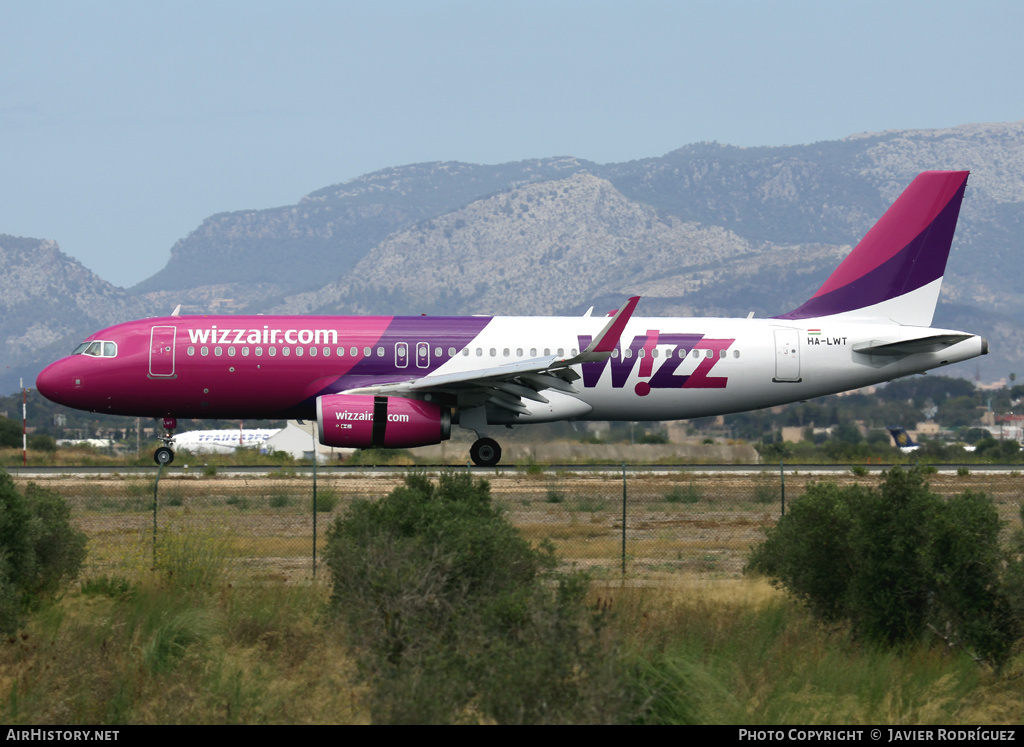 Aircraft Photo of HA-LWT | Airbus A320-232 | Wizz Air | AirHistory.net #568920