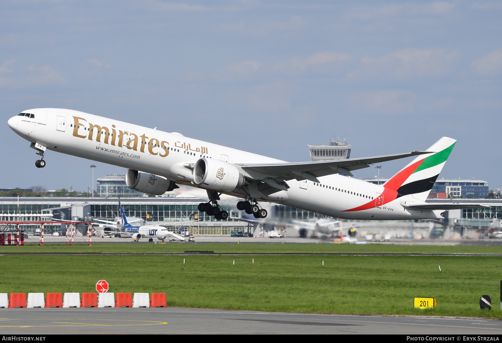Aircraft Photo of A6-EPK | Boeing 777-31H/ER | Emirates | AirHistory.net #568934