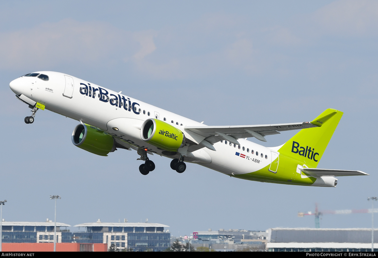 Aircraft Photo of YL-ABM | Airbus A220-371 (BD-500-1A11) | AirBaltic | AirHistory.net #569041