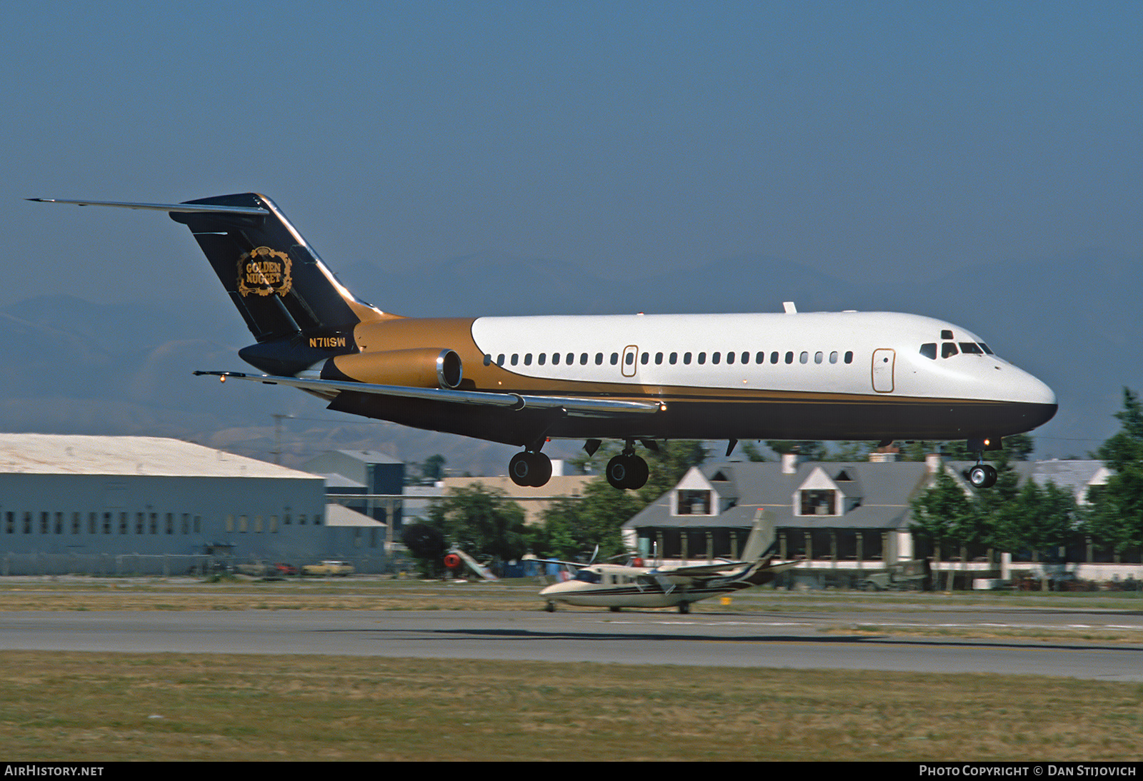 Aircraft Photo of N711SW | Douglas DC-9-15 | Golden Nugget Casino | AirHistory.net #569138