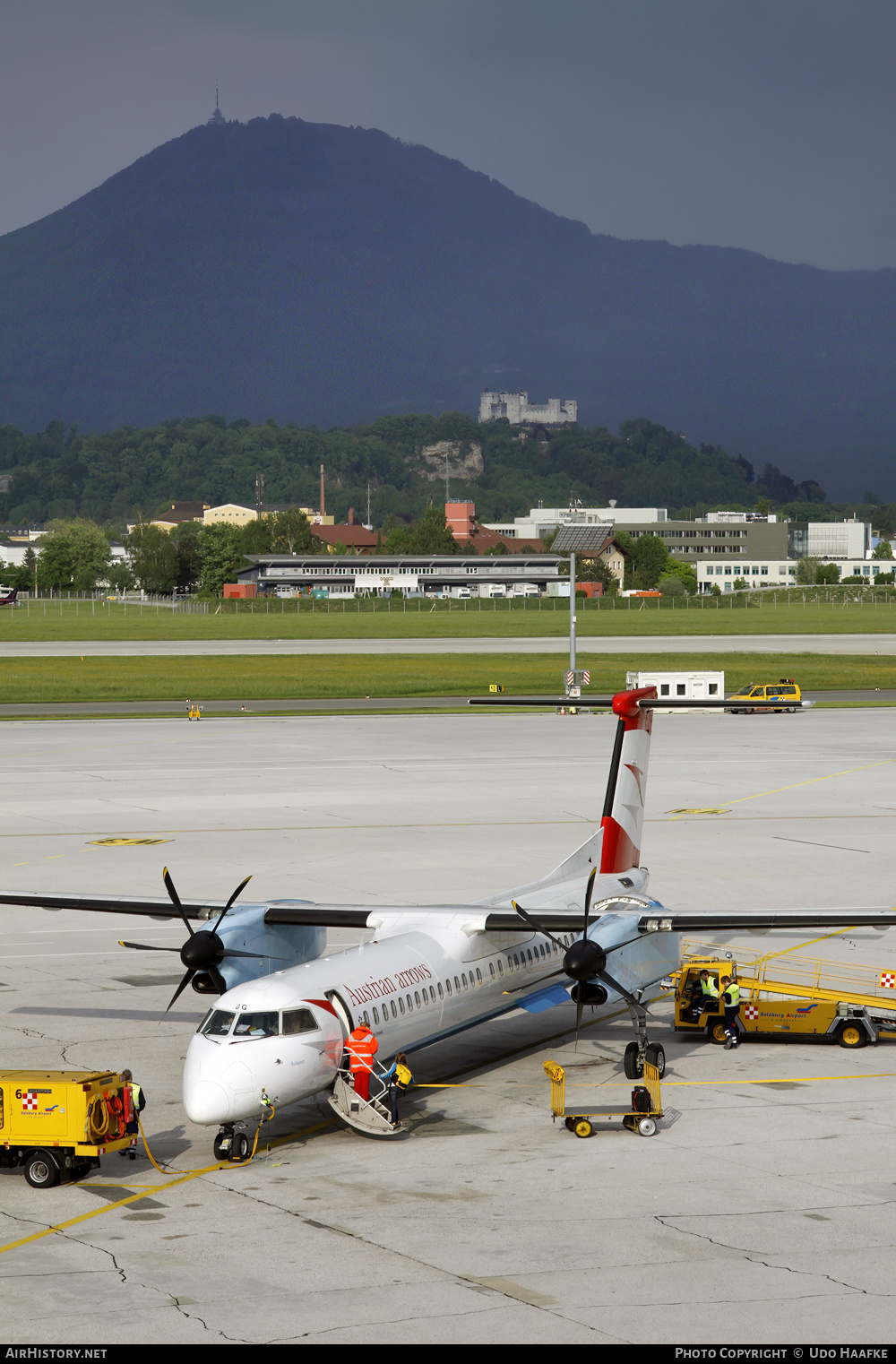 Aircraft Photo of OE-LGG | Bombardier DHC-8-402 Dash 8 | Austrian Arrows | AirHistory.net #569355