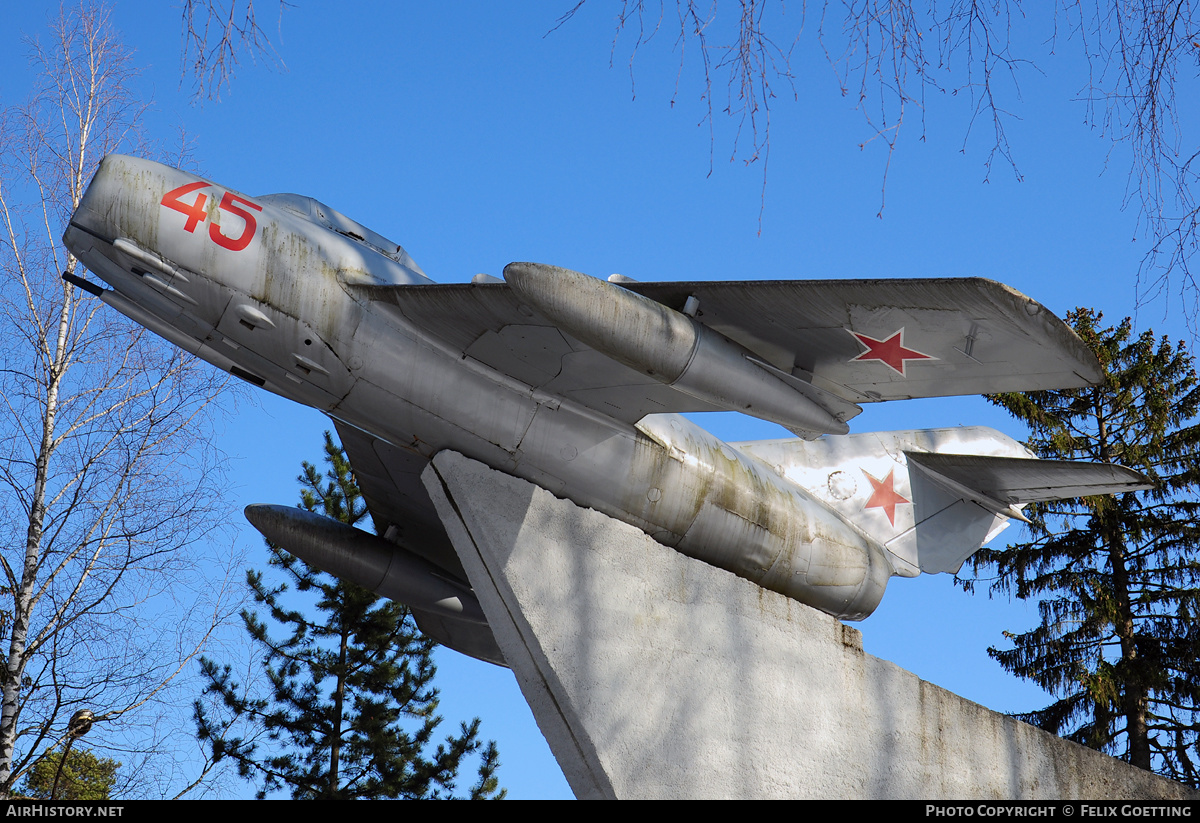 Aircraft Photo of 45 | Mikoyan-Gurevich MiG-15bis | Soviet Union - Air Force | AirHistory.net #569423