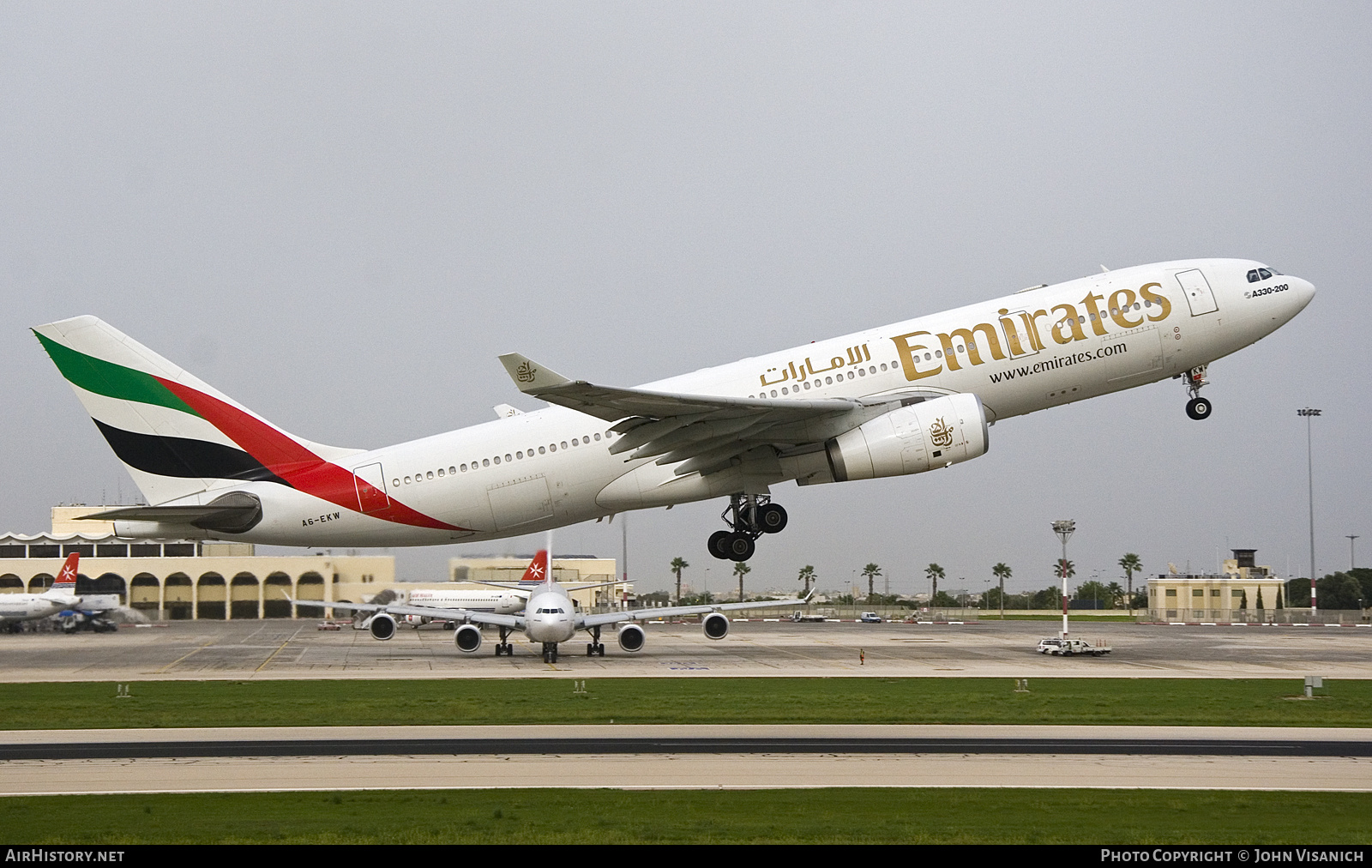 Aircraft Photo of A6-EKW | Airbus A330-243 | Emirates | AirHistory.net #569536