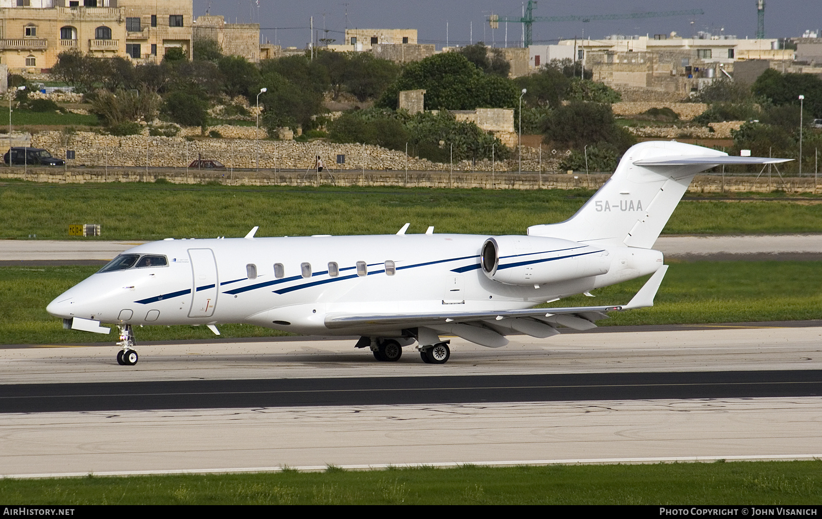 Aircraft Photo of 5A-UAA | Bombardier Challenger 300 (BD-100-1A10) | AirHistory.net #569562
