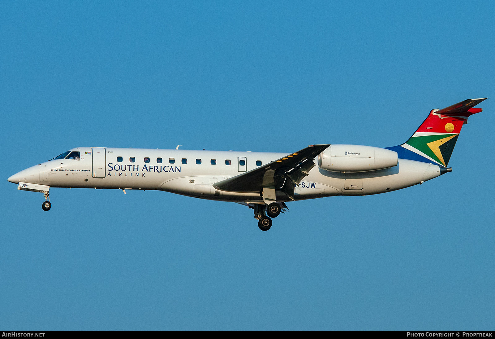 Aircraft Photo of ZS-SJW | Embraer ERJ-135LR (EMB-135LR) | South African Airlink | AirHistory.net #569578