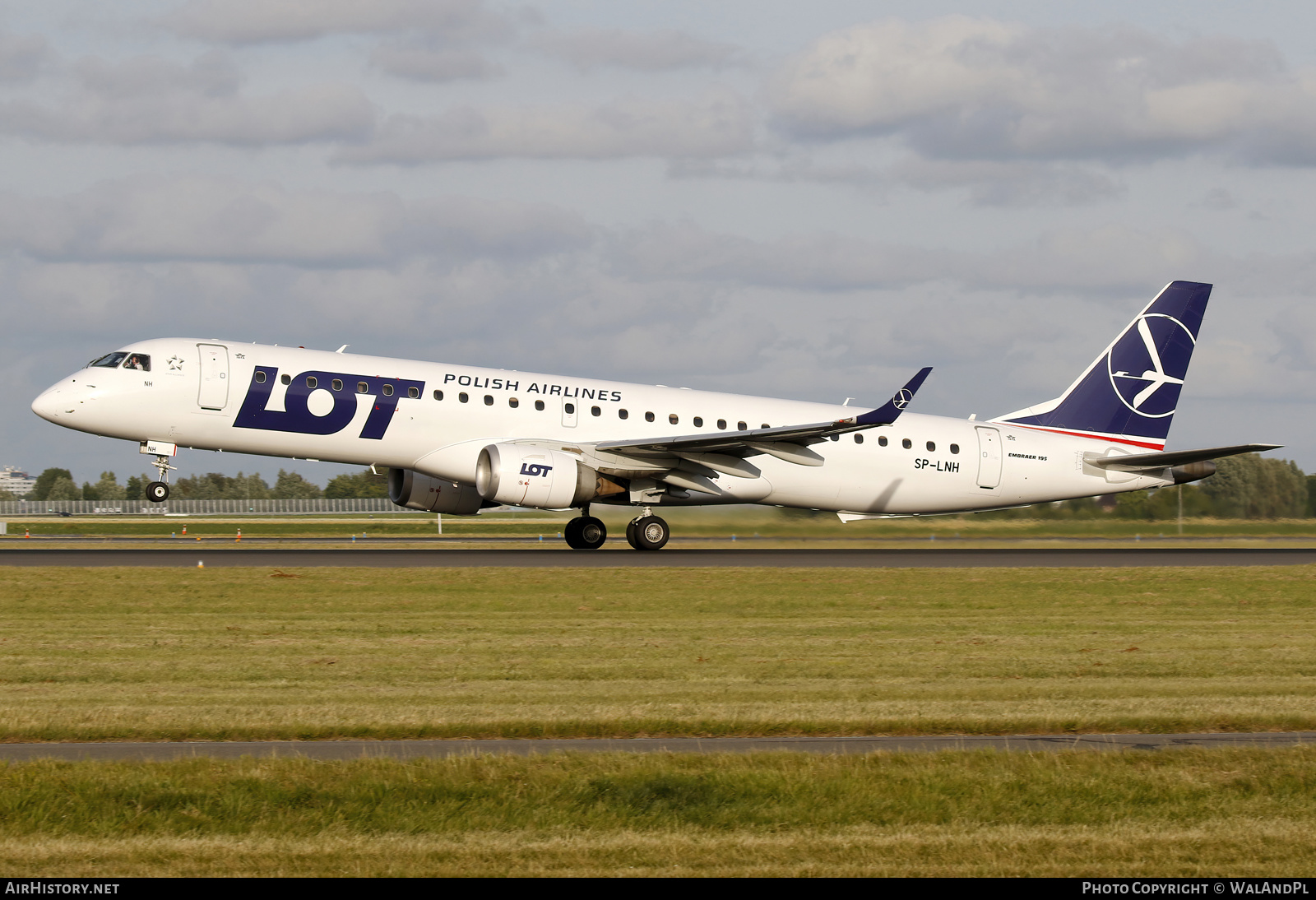 Aircraft Photo of SP-LNH | Embraer 195LR (ERJ-190-200LR) | LOT Polish Airlines - Polskie Linie Lotnicze | AirHistory.net #569600