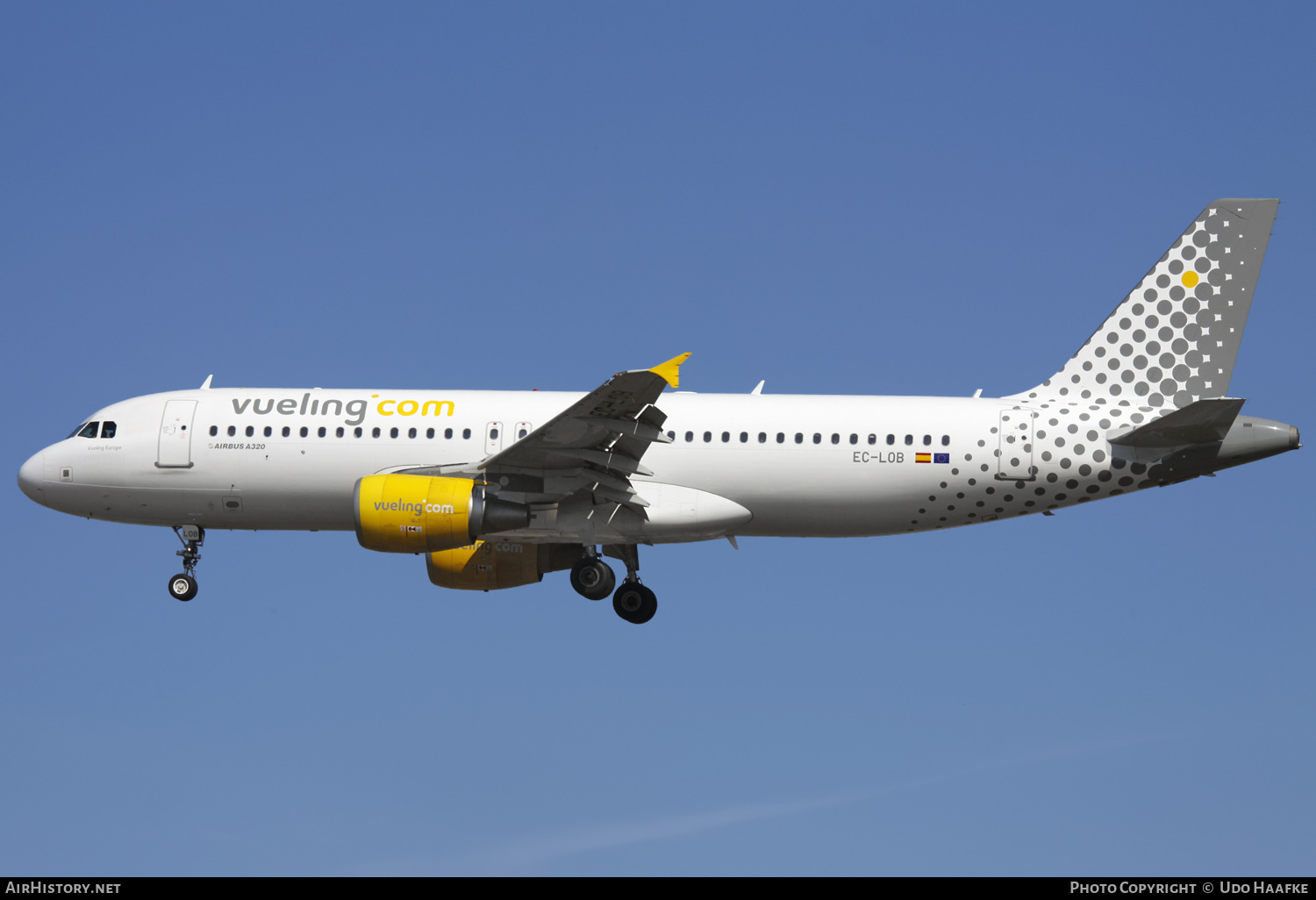 Aircraft Photo of EC-LOB | Airbus A320-214 | Vueling Airlines | AirHistory.net #569733