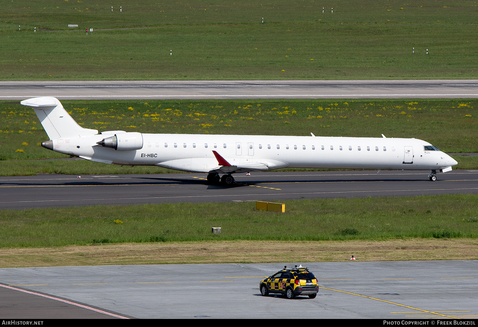 Aircraft Photo of EI-HBC | Bombardier CRJ-1000 (CL-600-2E25) | AirHistory.net #569846
