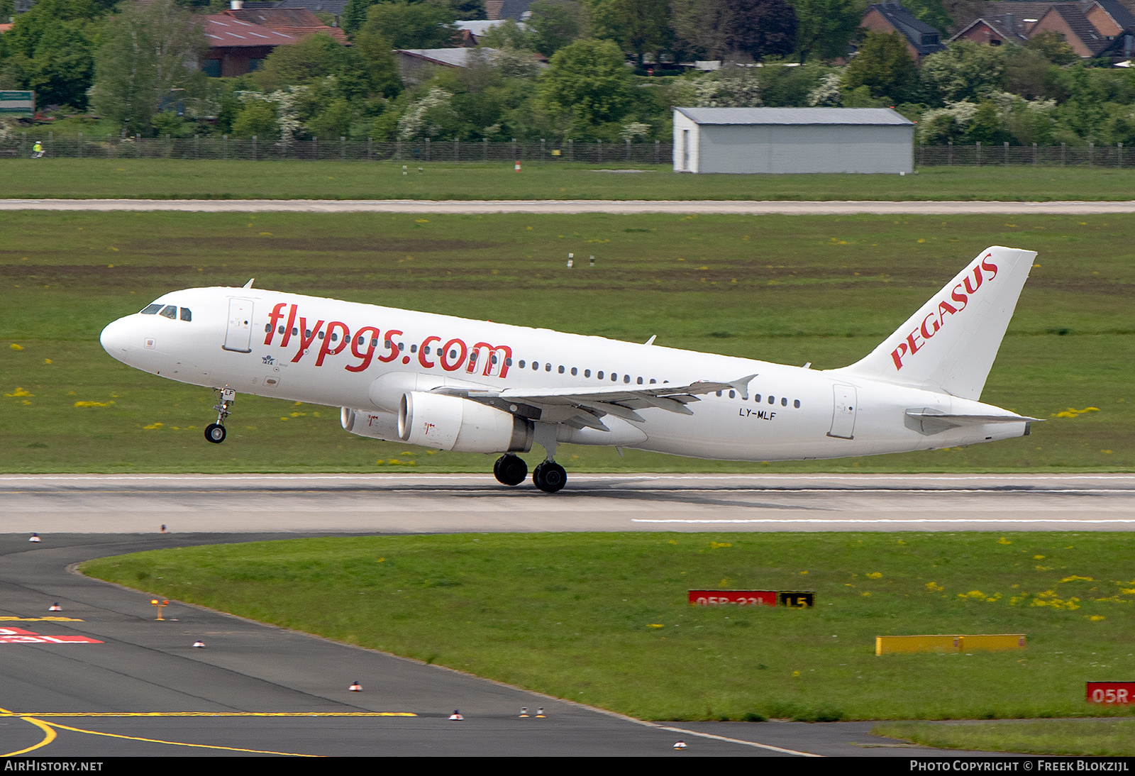 Aircraft Photo of LY-MLF | Airbus A320-232 | Pegasus Airlines | AirHistory.net #569904