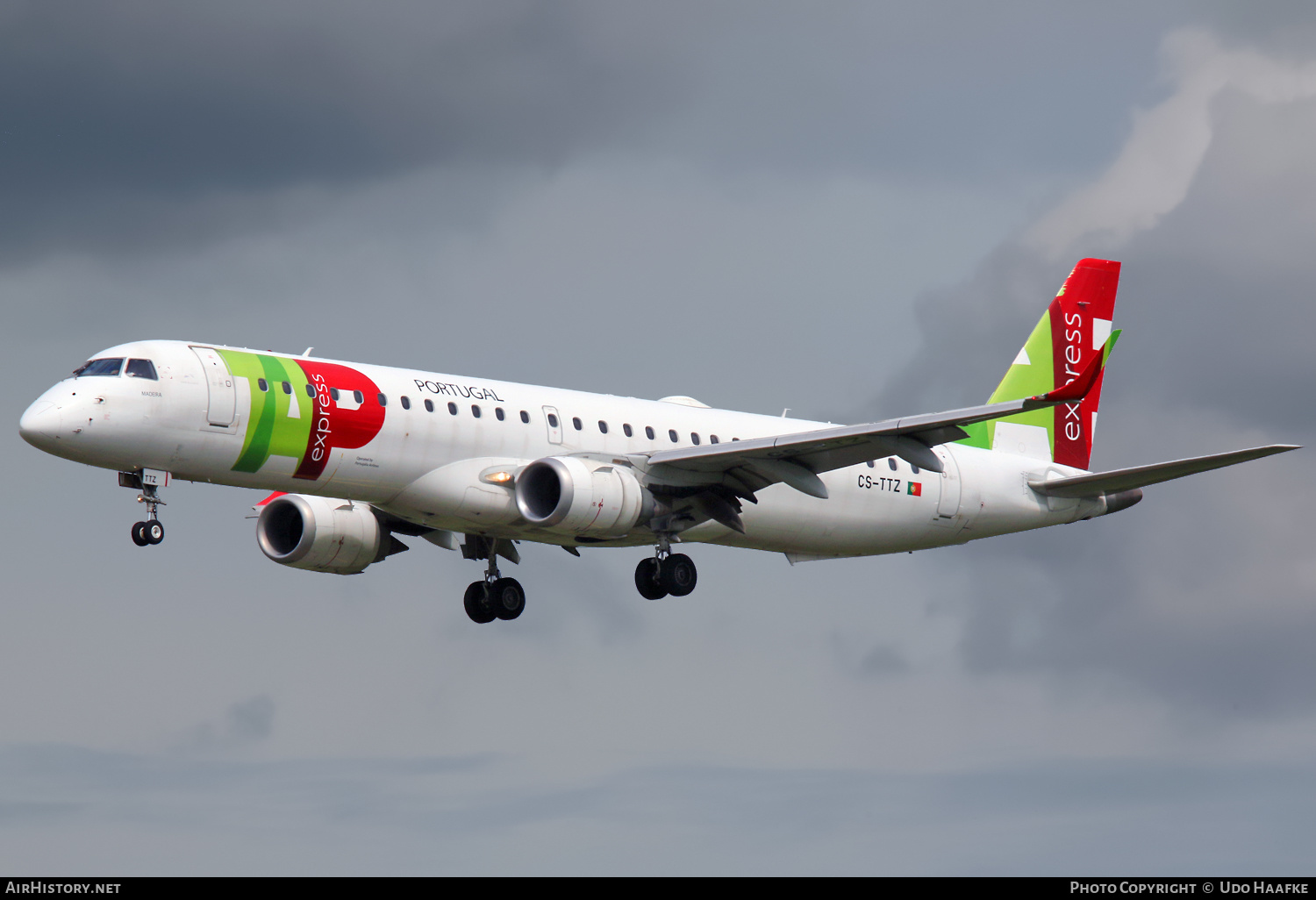 Aircraft Photo of CS-TTZ | Embraer 195AR (ERJ-190-200IGW) | TAP Portugal Express | AirHistory.net #569962