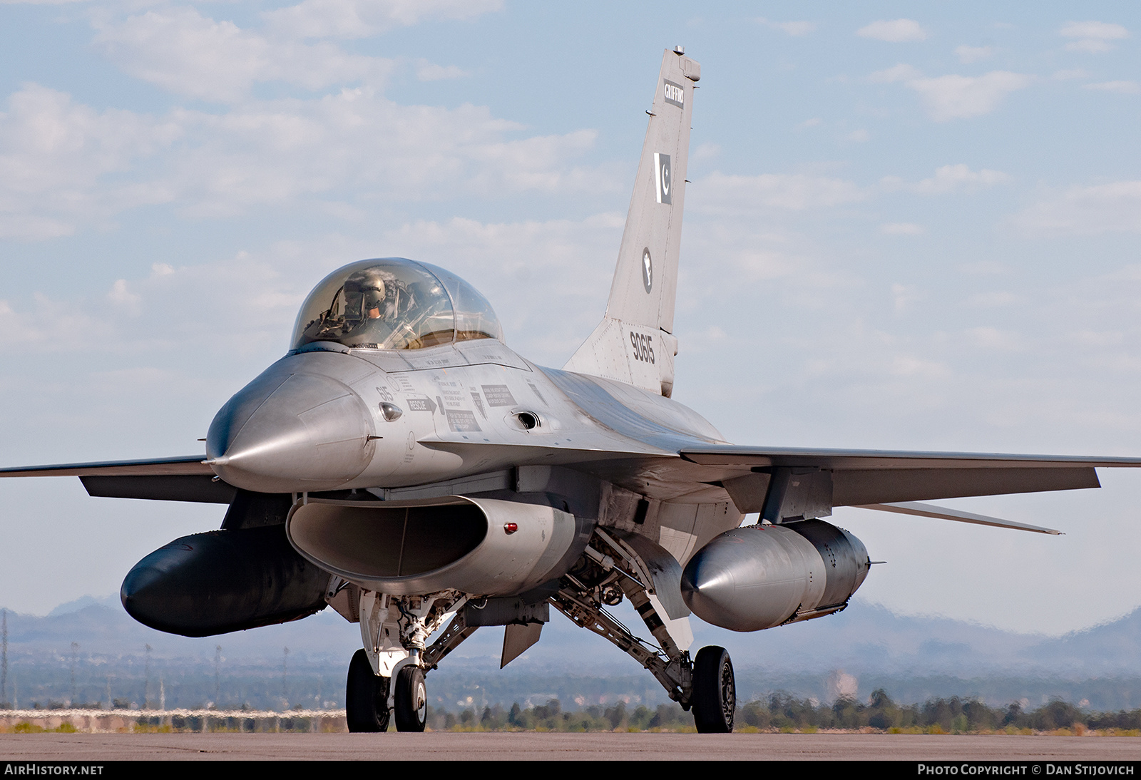 Aircraft Photo of 90615 | General Dynamics F-16B Fighting Falcon | Pakistan - Air Force | AirHistory.net #570020