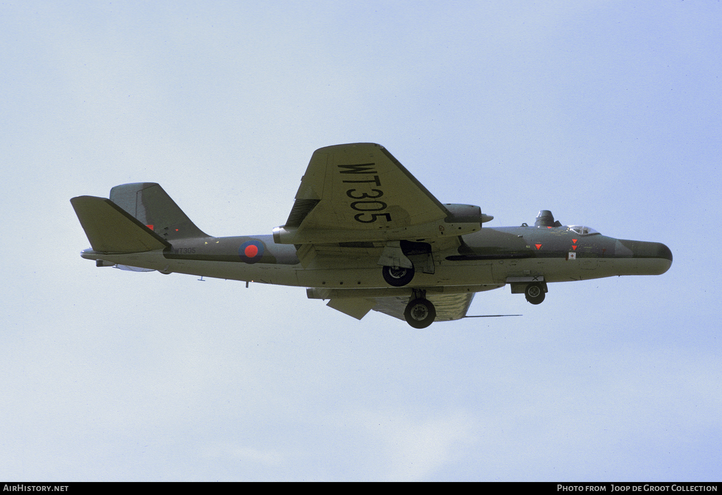 Aircraft Photo of WT305 | English Electric Canberra B6(BS mod) | UK - Air Force | AirHistory.net #570064