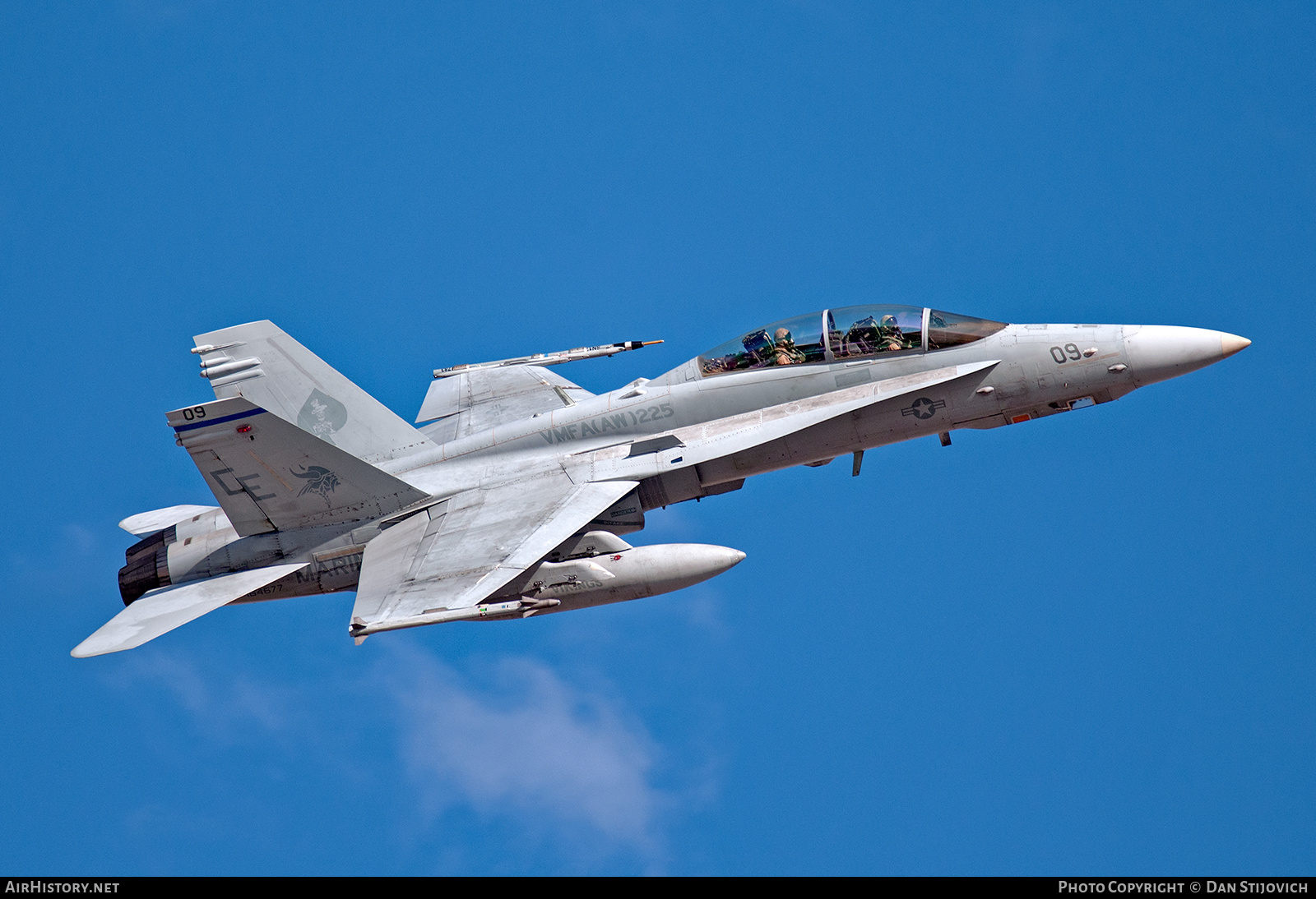 Aircraft Photo of 164677 | McDonnell Douglas F/A-18D Hornet | USA - Marines | AirHistory.net #570127