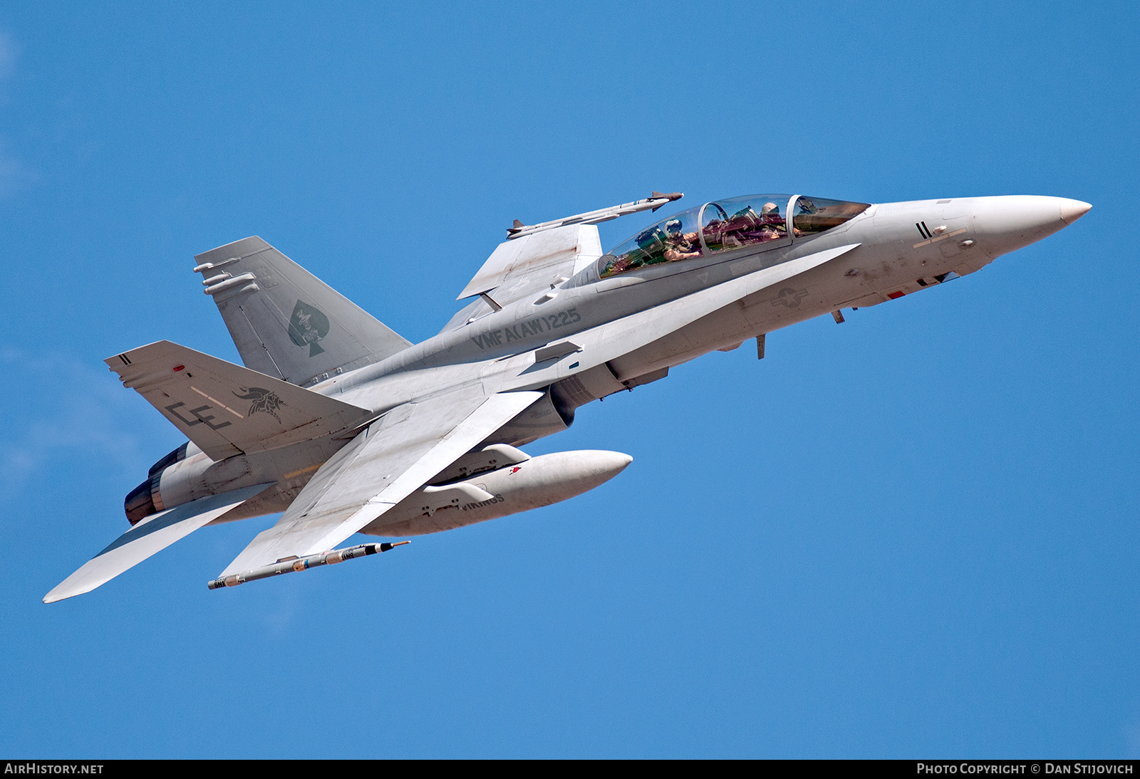 Aircraft Photo of 164679 | McDonnell Douglas F/A-18D Hornet | USA - Marines | AirHistory.net #570148