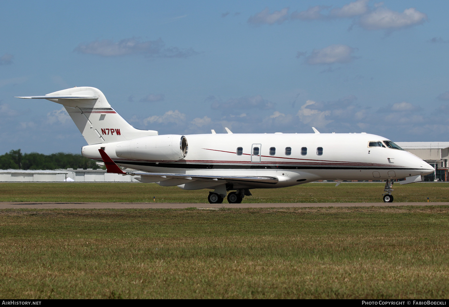 Aircraft Photo of N7PW | Bombardier Challenger 300 (BD-100-1A10) | AirHistory.net #570345