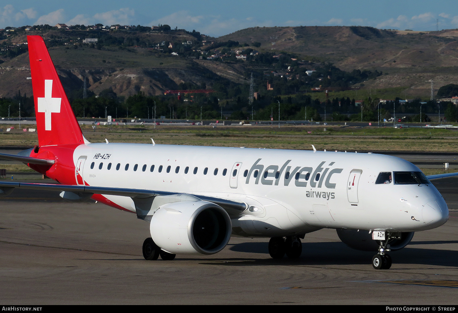 Aircraft Photo of HB-AZH | Embraer 190-E2 (ERJ-190-300) | Helvetic Airways | AirHistory.net #570375