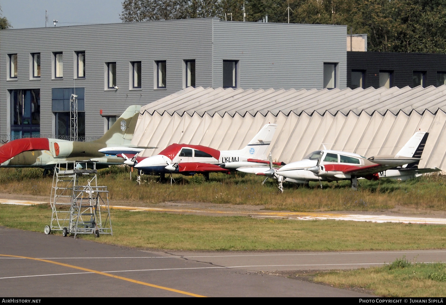 Aircraft Photo of LY-LMI | Cessna 310Q | AirHistory.net #570391