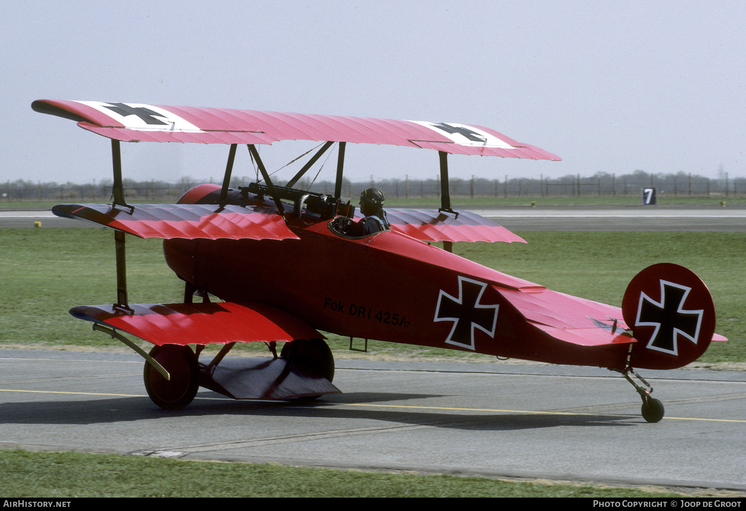 Aircraft Photo of D-EAWI / 425/17 | Fokker Dr.1 (replica) | Germany - Air Force | AirHistory.net #570430