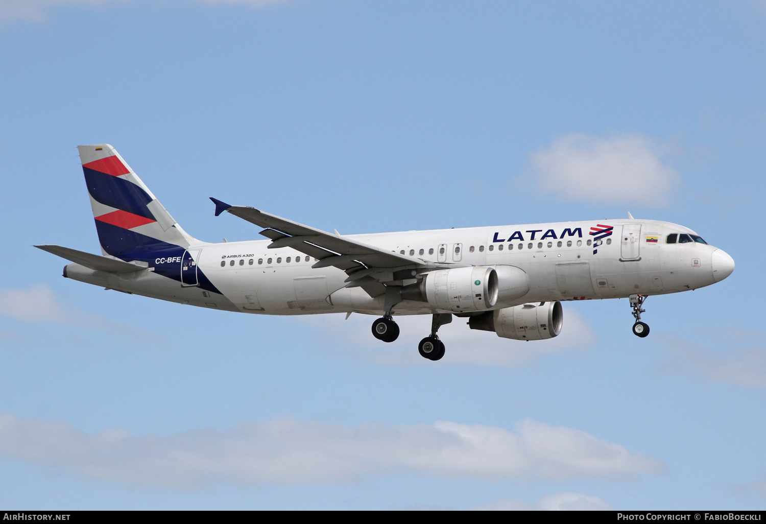Aircraft Photo of CC-BFE | Airbus A320-214 | LATAM Airlines | AirHistory.net #570572