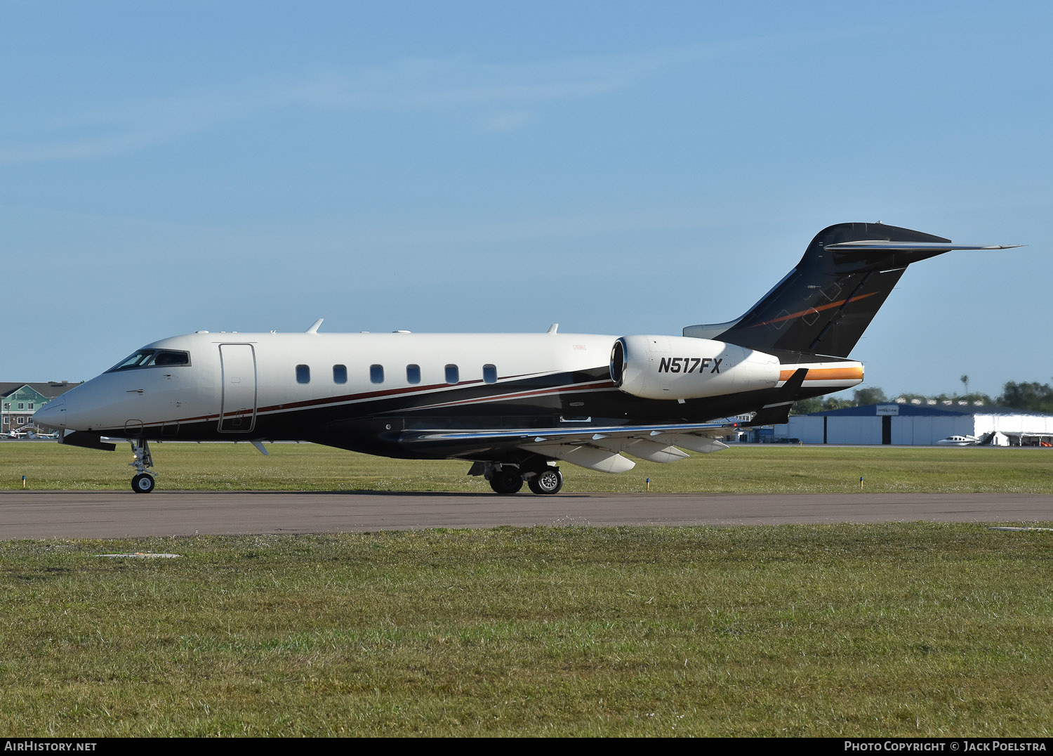 Aircraft Photo of N517FX | Bombardier Challenger 300 (BD-100-1A10) | AirHistory.net #570694