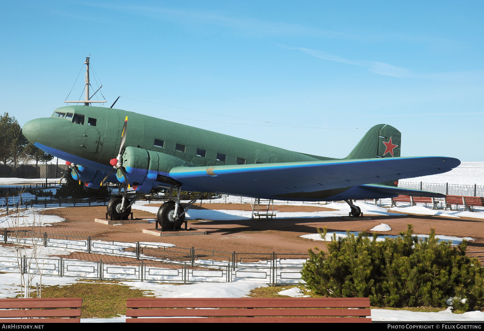 Aircraft Photo of 4681 black | Lisunov Li-2T | Soviet Union - Air Force | AirHistory.net #570703