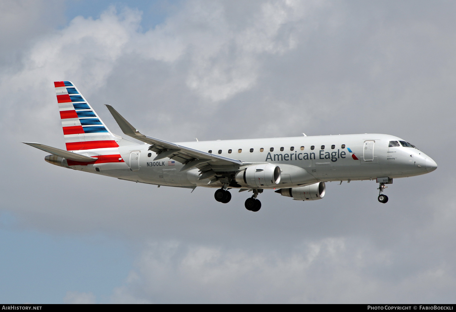 Aircraft Photo of N300LK | Embraer 175LR (ERJ-170-200LR) | American Eagle | AirHistory.net #570737