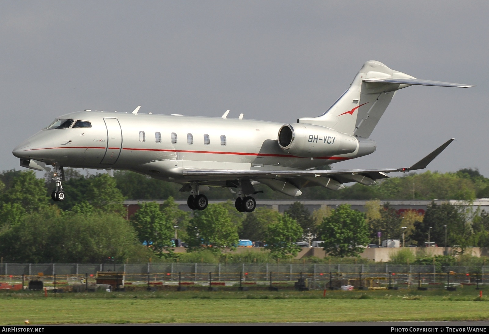 Aircraft Photo of 9H-VCY | Bombardier Challenger 350 (BD-100-1A10) | VistaJet | AirHistory.net #570801