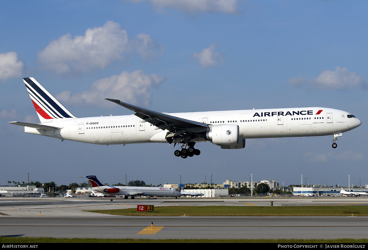 Aircraft Photo of F-GSQV | Boeing 777-328/ER | Air France | AirHistory.net #570861