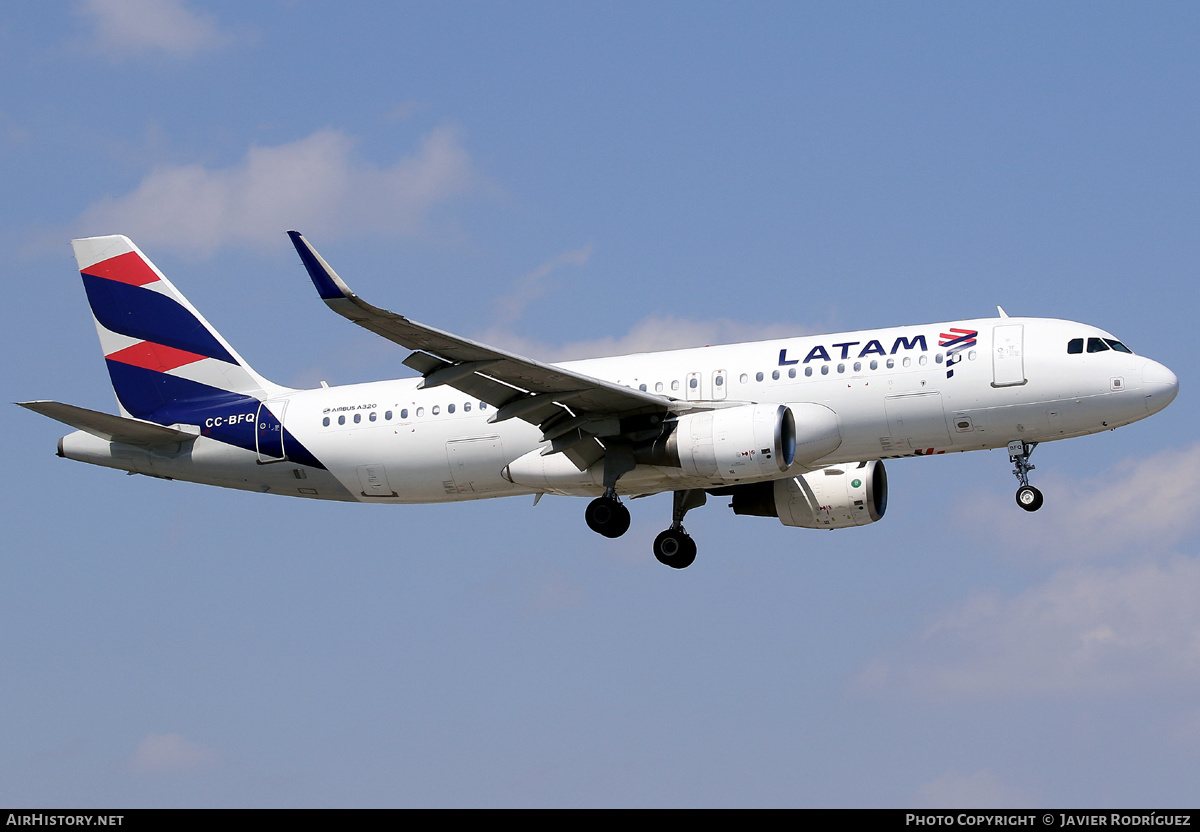 Aircraft Photo of CC-BFQ | Airbus A320-214 | LATAM Airlines | AirHistory.net #570871