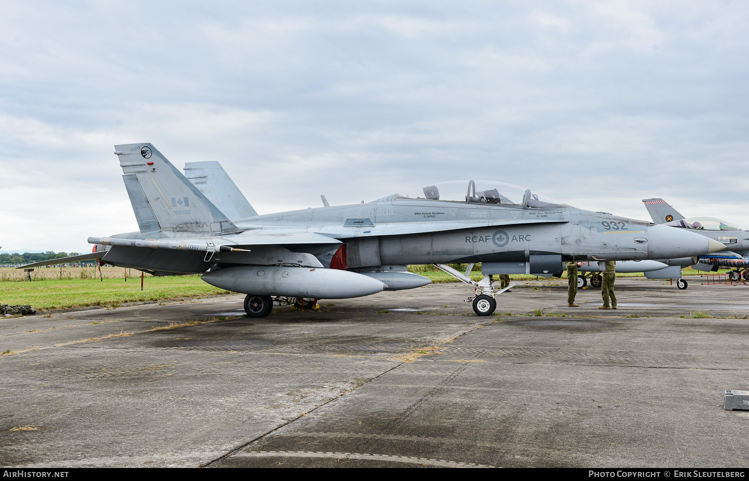 Aircraft Photo of 188932 | McDonnell Douglas CF-188B Hornet | Canada - Air Force | AirHistory.net #570933