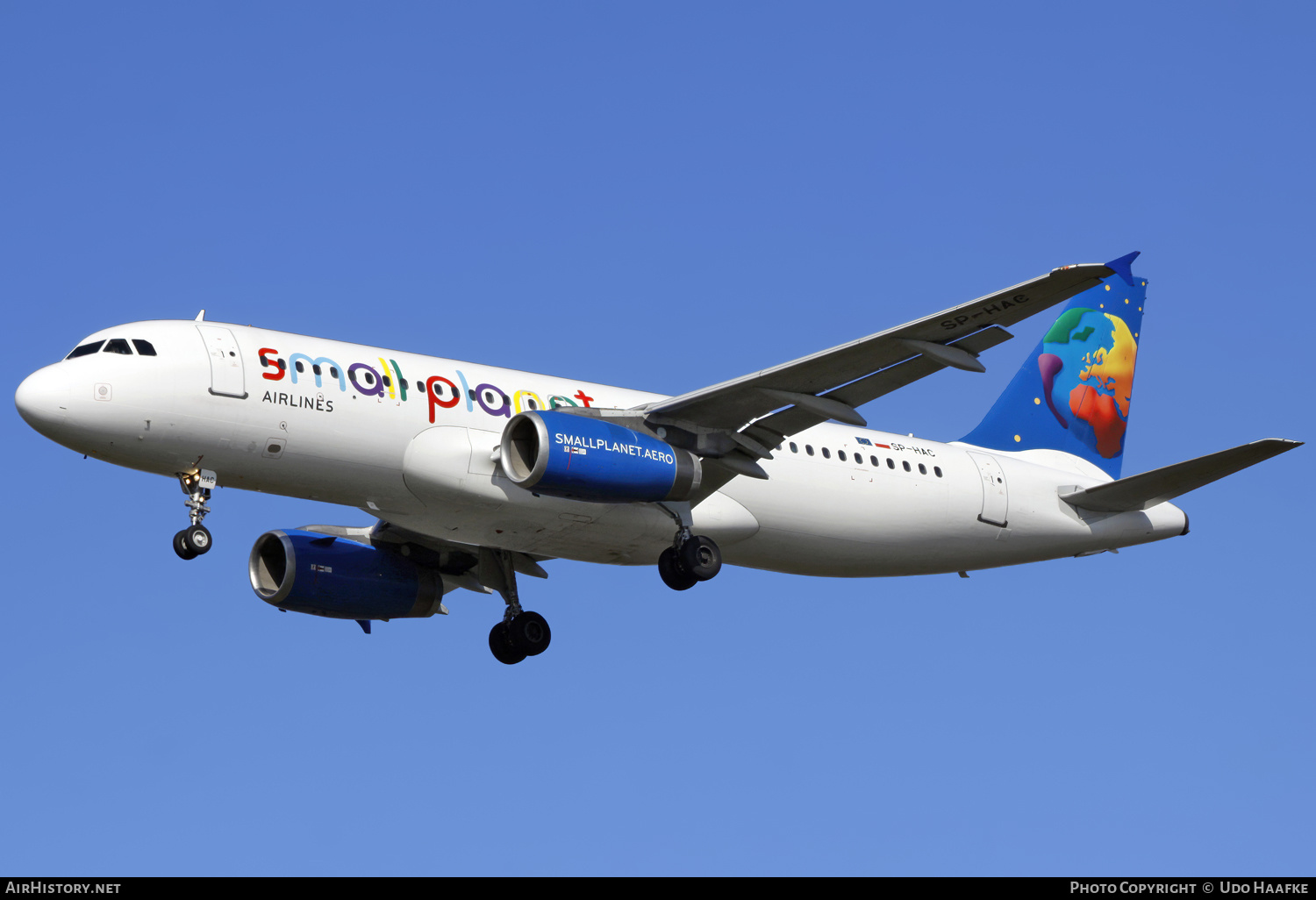 Aircraft Photo of SP-HAC | Airbus A320-233 | Small Planet Airlines | AirHistory.net #570958