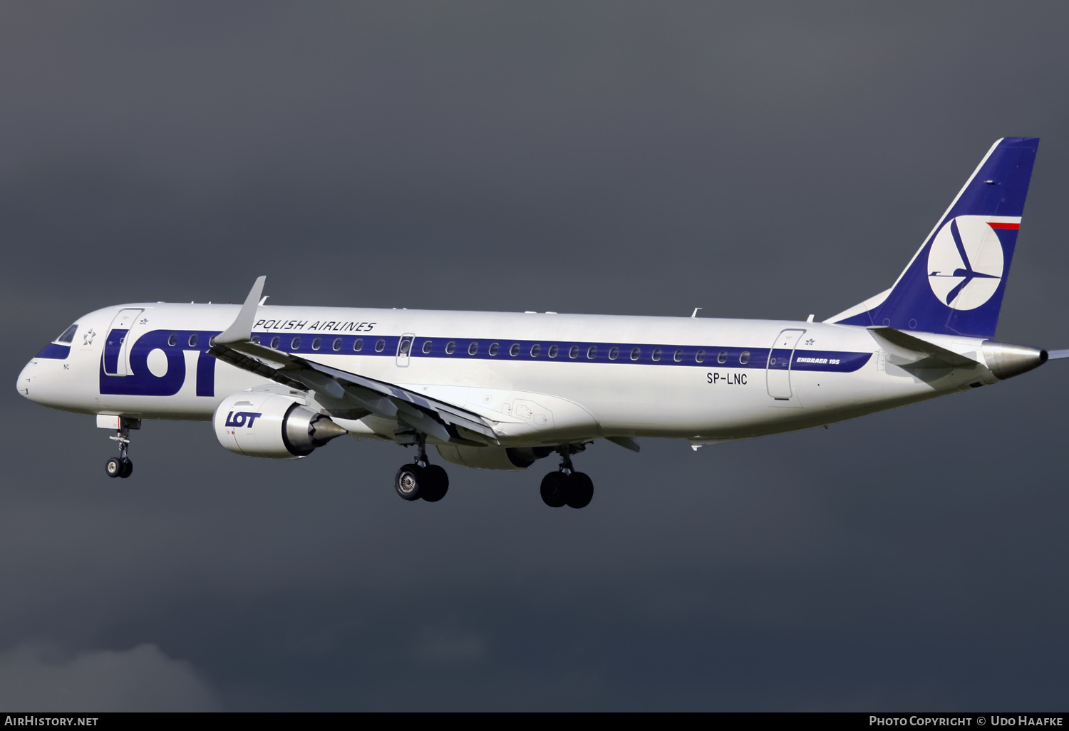 Aircraft Photo of SP-LNC | Embraer 195LR (ERJ-190-200LR) | LOT Polish Airlines - Polskie Linie Lotnicze | AirHistory.net #570998