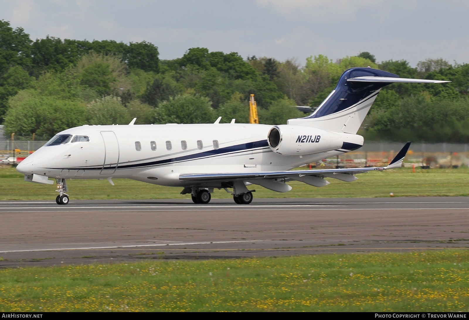 Aircraft Photo of N211JB | Bombardier Challenger 300 (BD-100-1A10) | AirHistory.net #571008