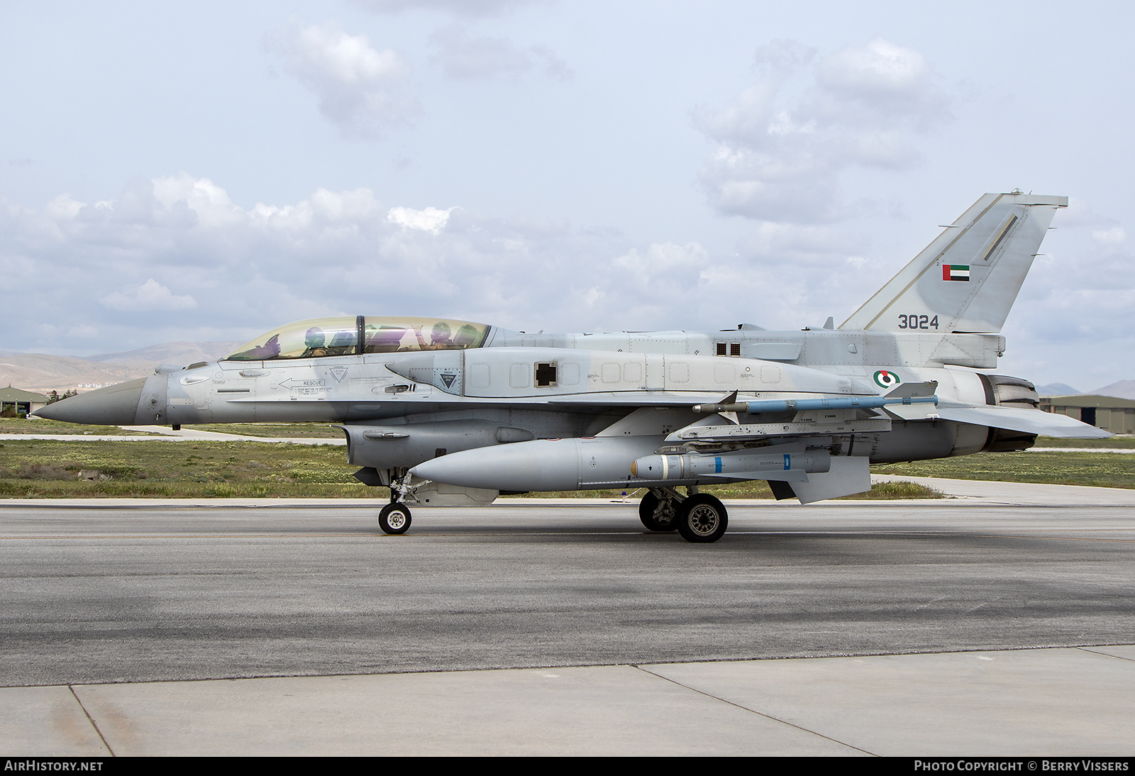 Aircraft Photo of 3024 | Lockheed Martin F-16F Desert Falcon | United Arab Emirates - Air Force | AirHistory.net #571277