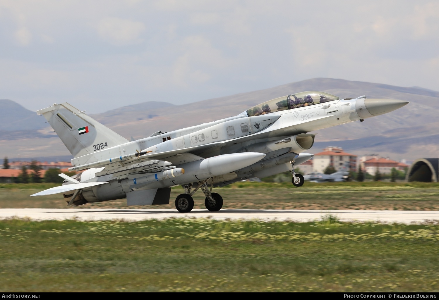 Aircraft Photo of 3024 | Lockheed Martin F-16F Desert Falcon | United Arab Emirates - Air Force | AirHistory.net #571337