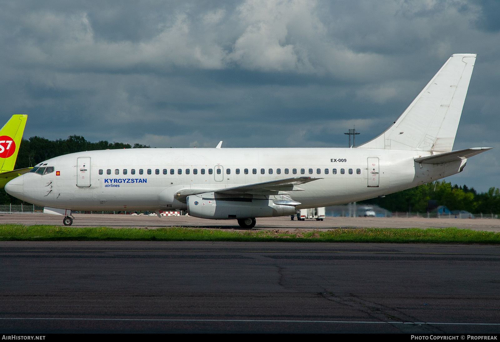 Aircraft Photo of EX-009 | Boeing 737-219/Adv | Kyrgyzstan Airlines | AirHistory.net #571393
